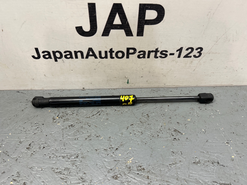 Амортизатор капота Audi A7 2011 4G8823359A контрактная