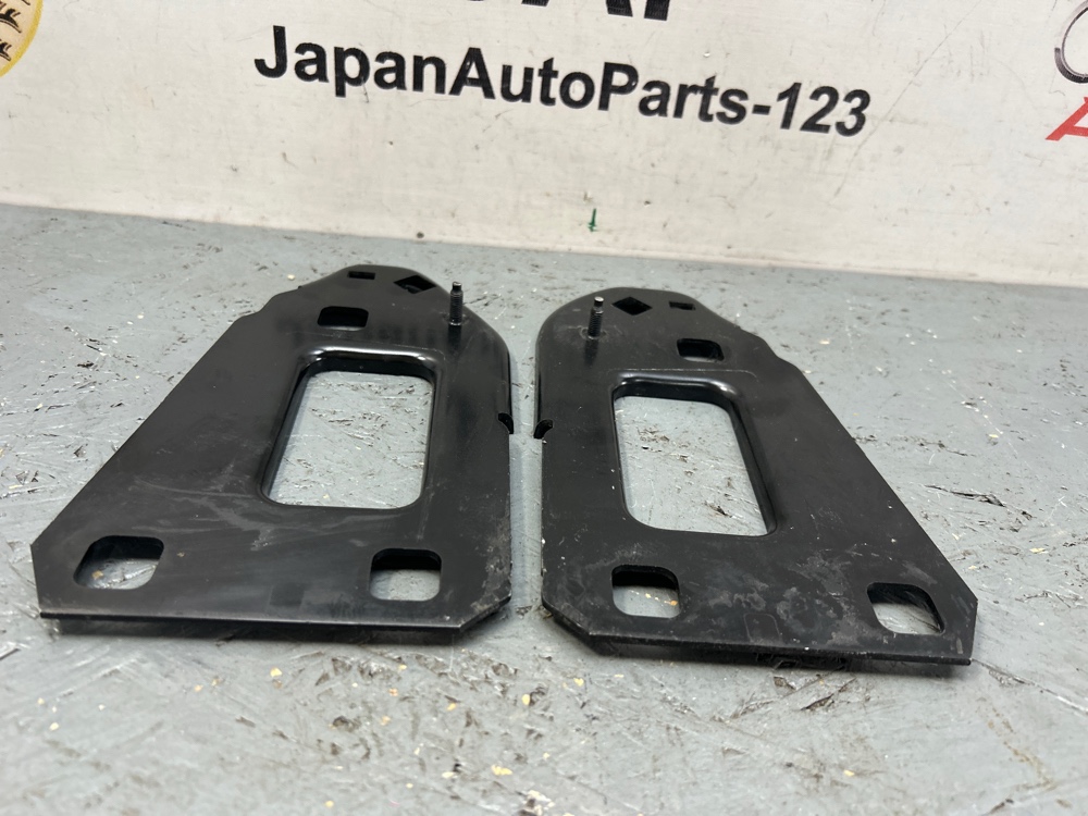 Кронштейн усилителя бампера A4 2009