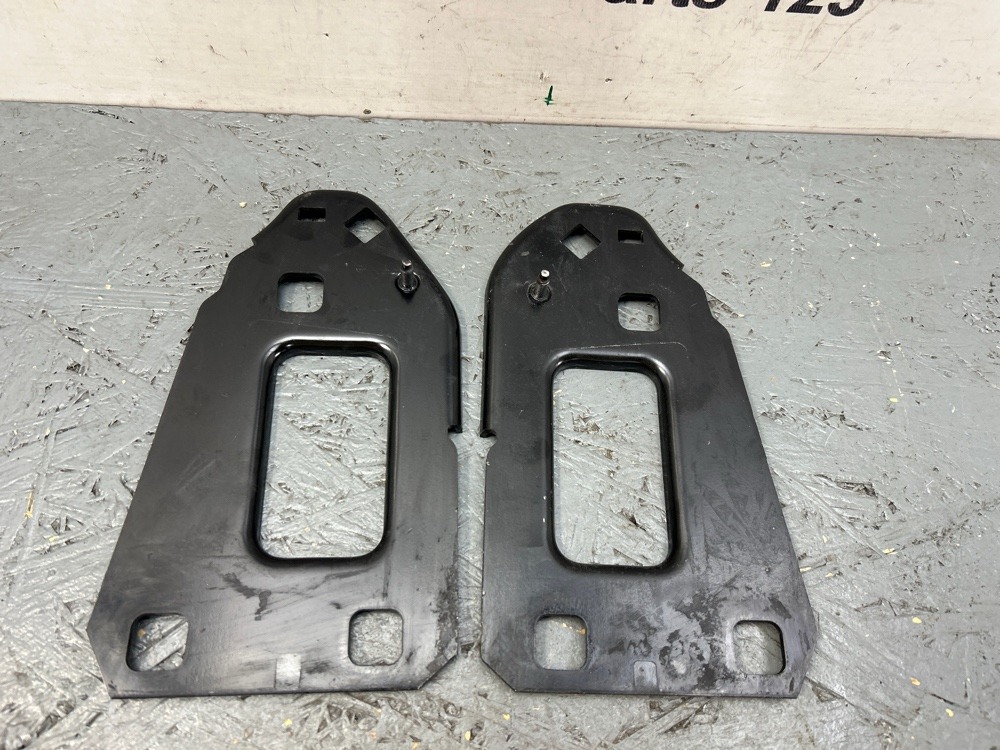 Кронштейн усилителя бампера A4 2009