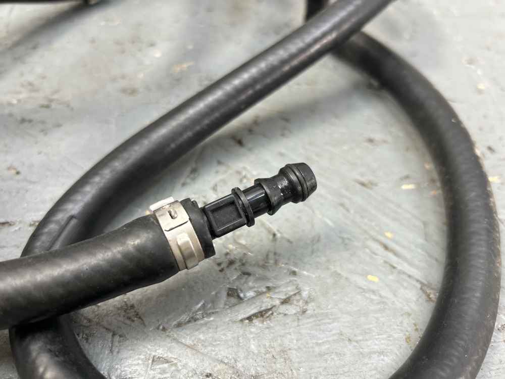 Шланг омывателя фар A4 2009