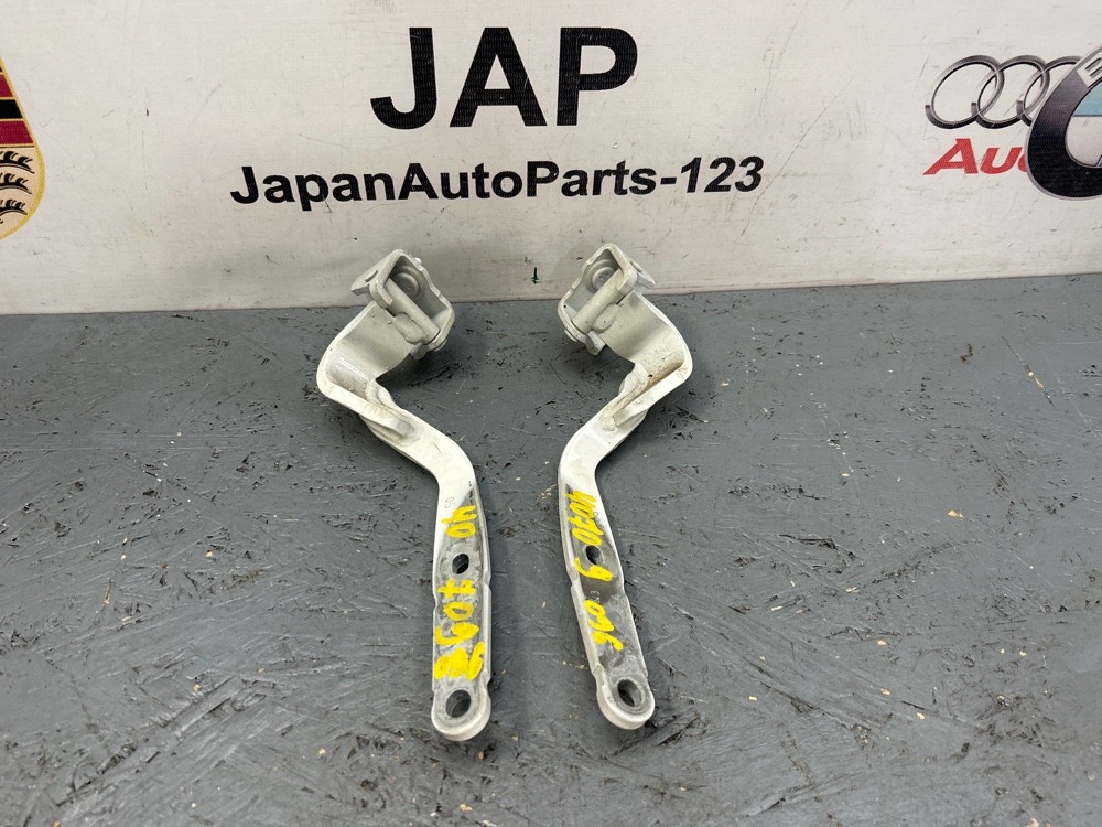 Петля крышки багажника Audi A1 2011 8X3827299A контрактная