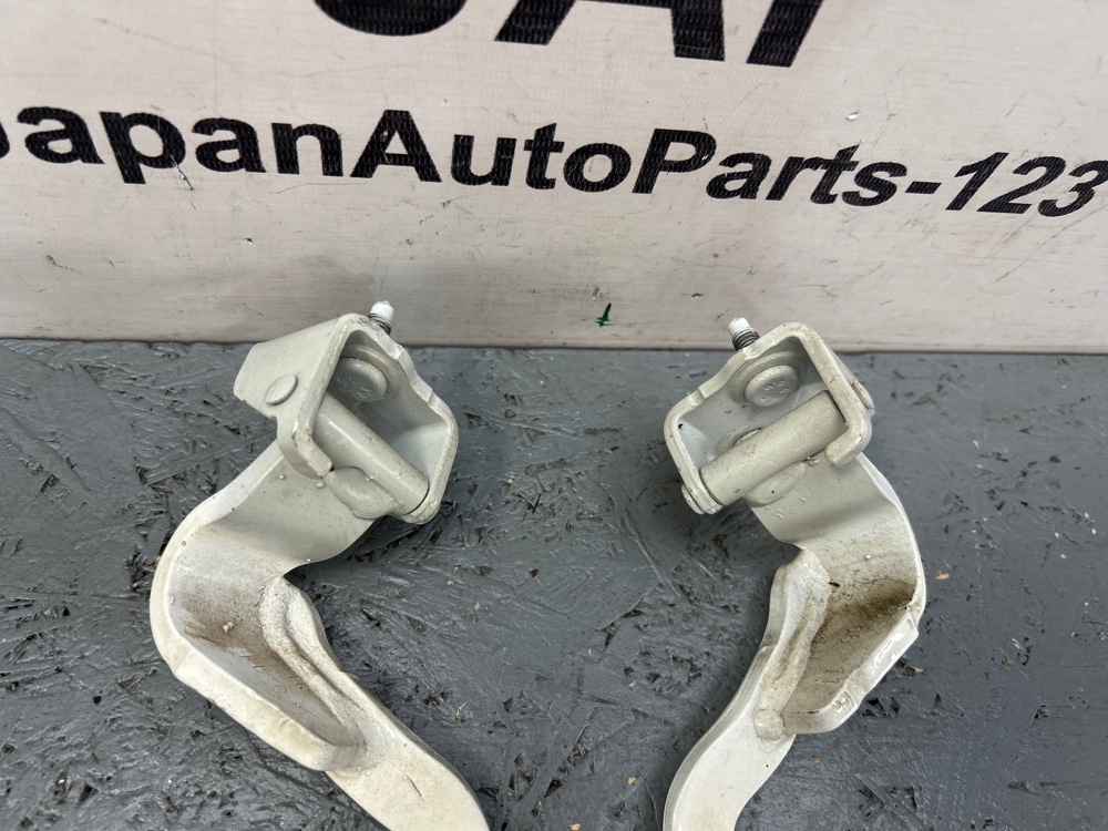 Петля крышки багажника Audi A1