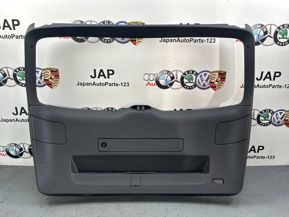 Обшивка крышки багажника Audi Q5 2013 8R0867979B контрактная