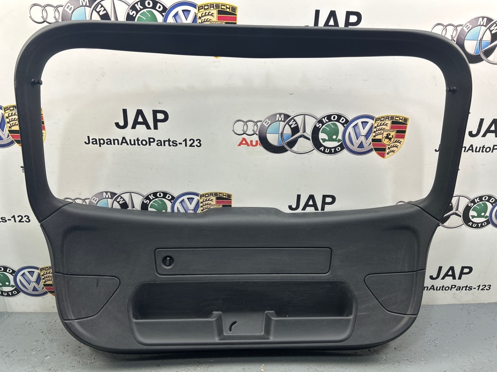 Запчасть обшивка двери багажника Audi A1 2011 8X3867979 контрактная Обшивка двери багажника Audi A1 2011 8X3867979 контрактная