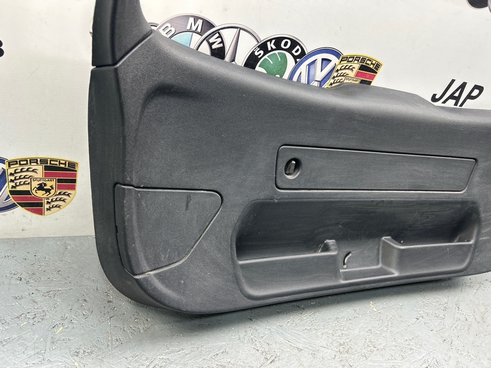 Обшивка двери багажника A1 2011 Обшивка двери багажника A1 2011