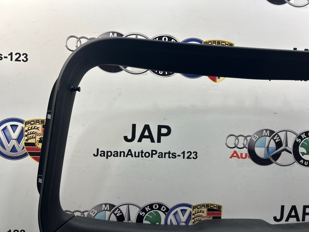 Обшивка двери багажника Audi A1 Обшивка двери багажника Audi A1