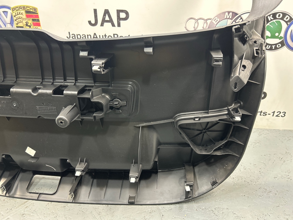 Обшивка двери багажника A1 2011 Обшивка двери багажника A1 2011