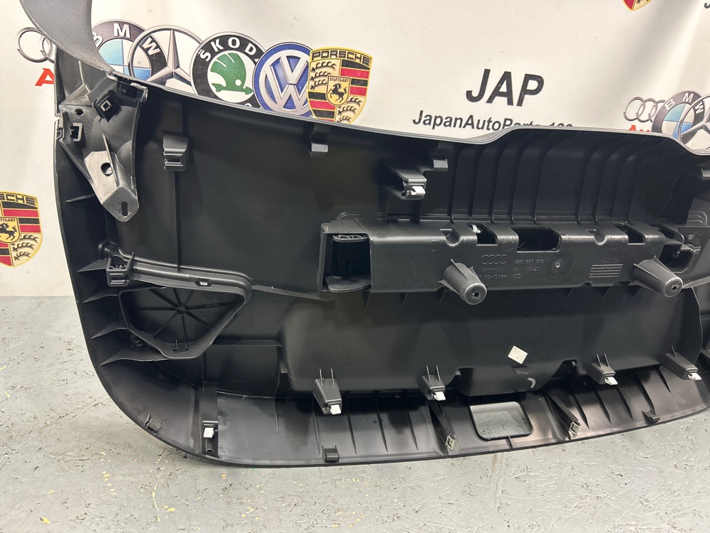 Обшивка двери багажника A1 2011 Обшивка двери багажника A1 2011