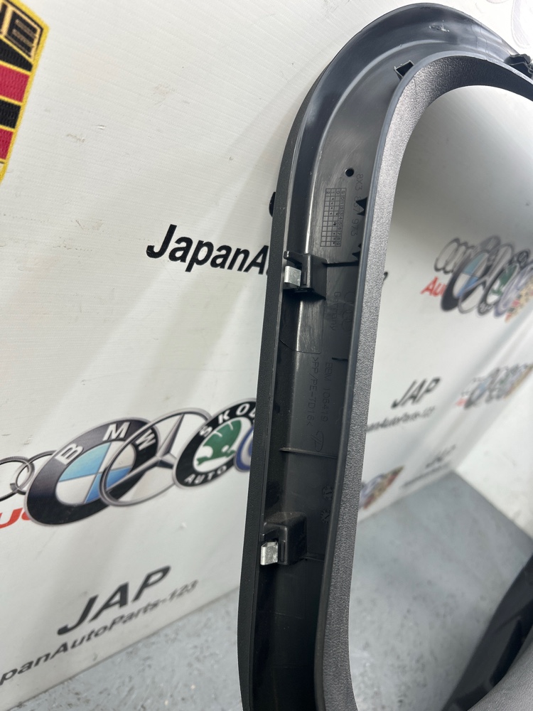 Обшивка двери багажника A1 2011 Обшивка двери багажника A1 2011