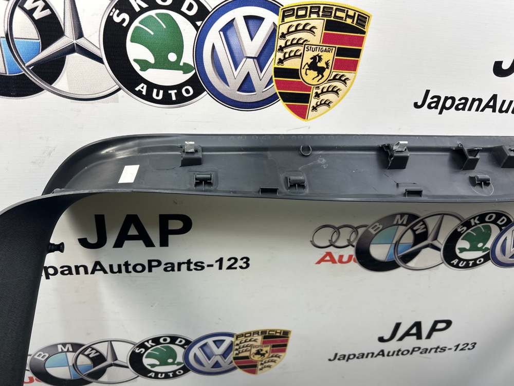 Обшивка двери багажника A1 2011 Обшивка двери багажника A1 2011