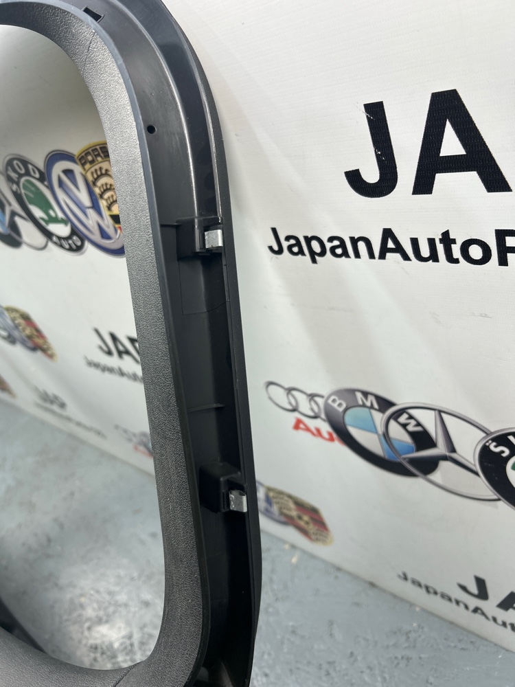 Обшивка двери багажника A1 2011 Обшивка двери багажника A1 2011