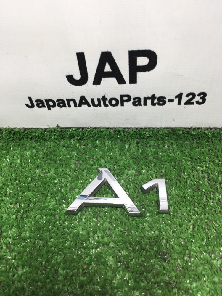 Запчасть шильдик Audi A1 2011 8X0853741 контрактная Шильдик Audi A1 2011 8X0853741 контрактная