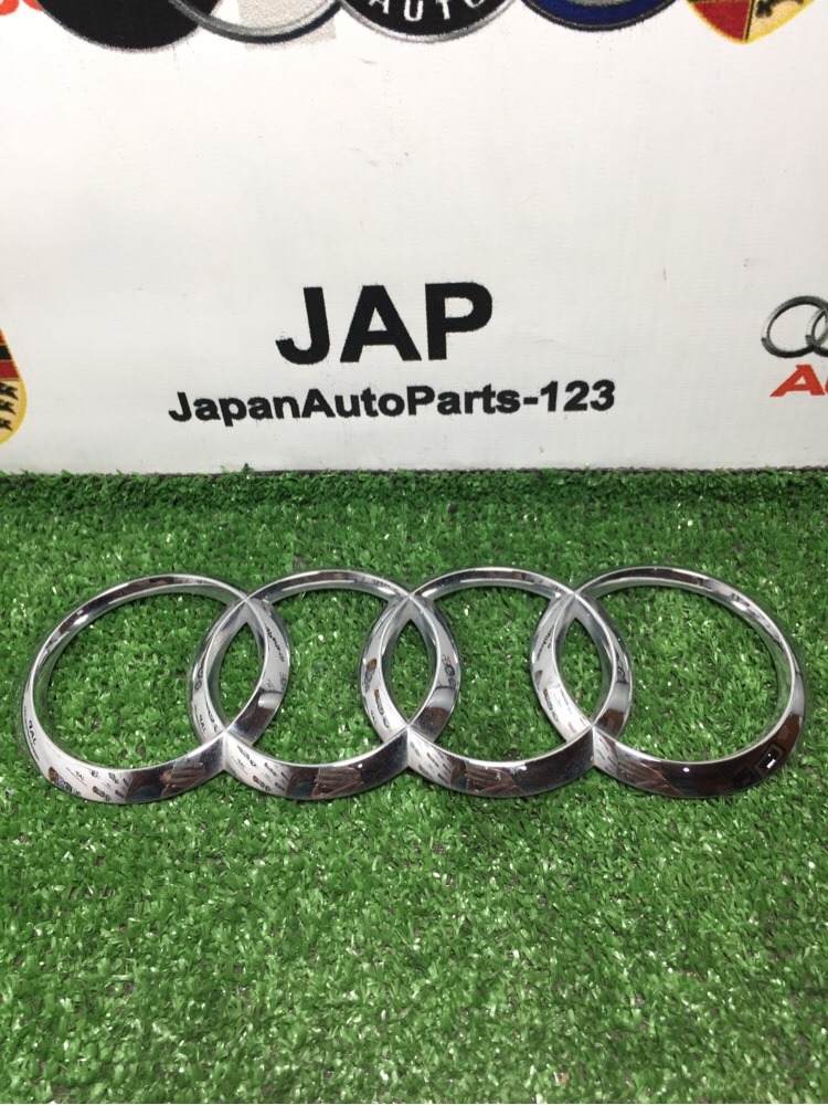 Запчасть эмблема Audi A1 2011 8X0853742A контрактная Эмблема Audi A1 2011 8X0853742A контрактная