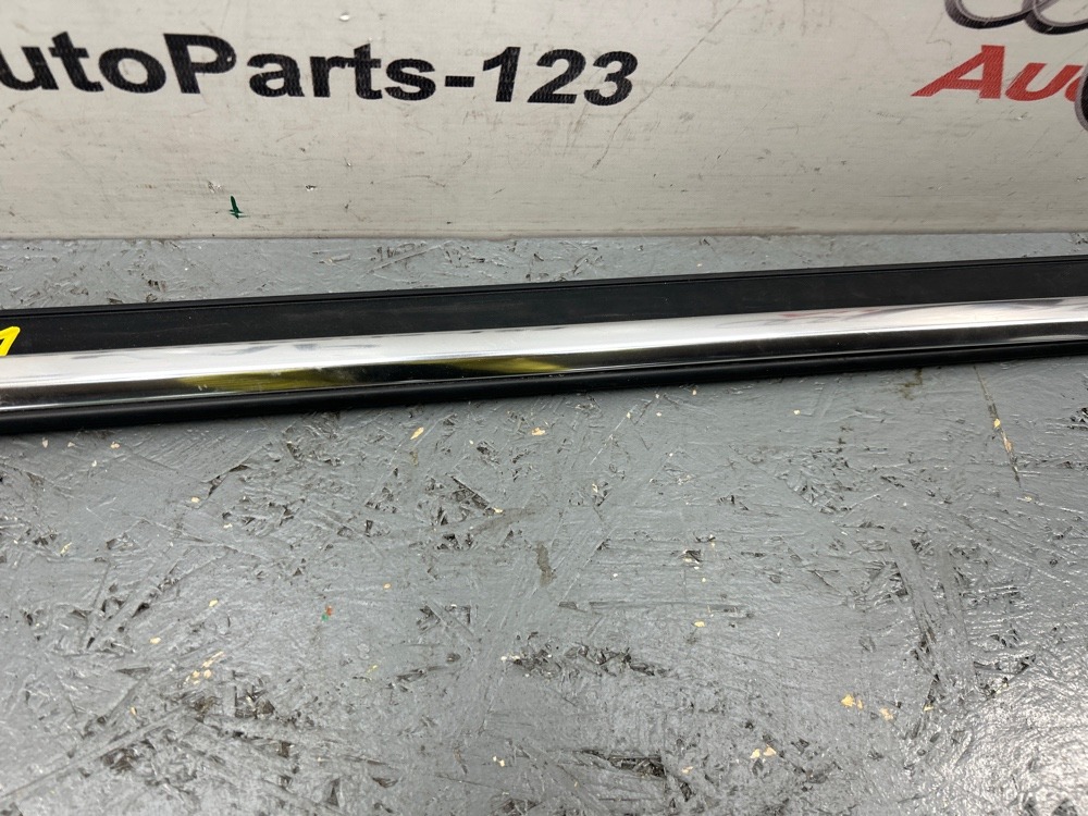 Молдинг стекла левый A5 24.07.2012 Молдинг стекла левый A5 24.07.2012