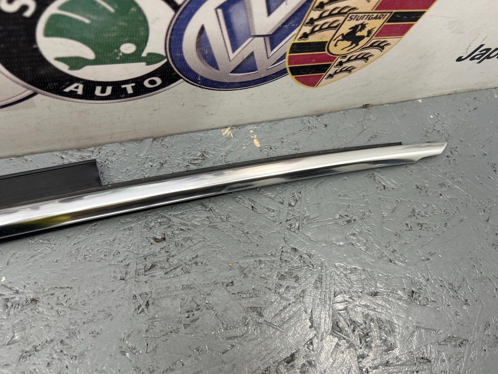 Молдинг стекла левый A5 24.07.2012 Молдинг стекла левый A5 24.07.2012