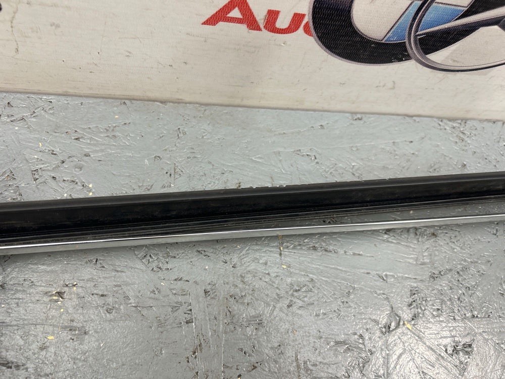 Молдинг стекла левый A5 24.07.2012 Молдинг стекла левый A5 24.07.2012