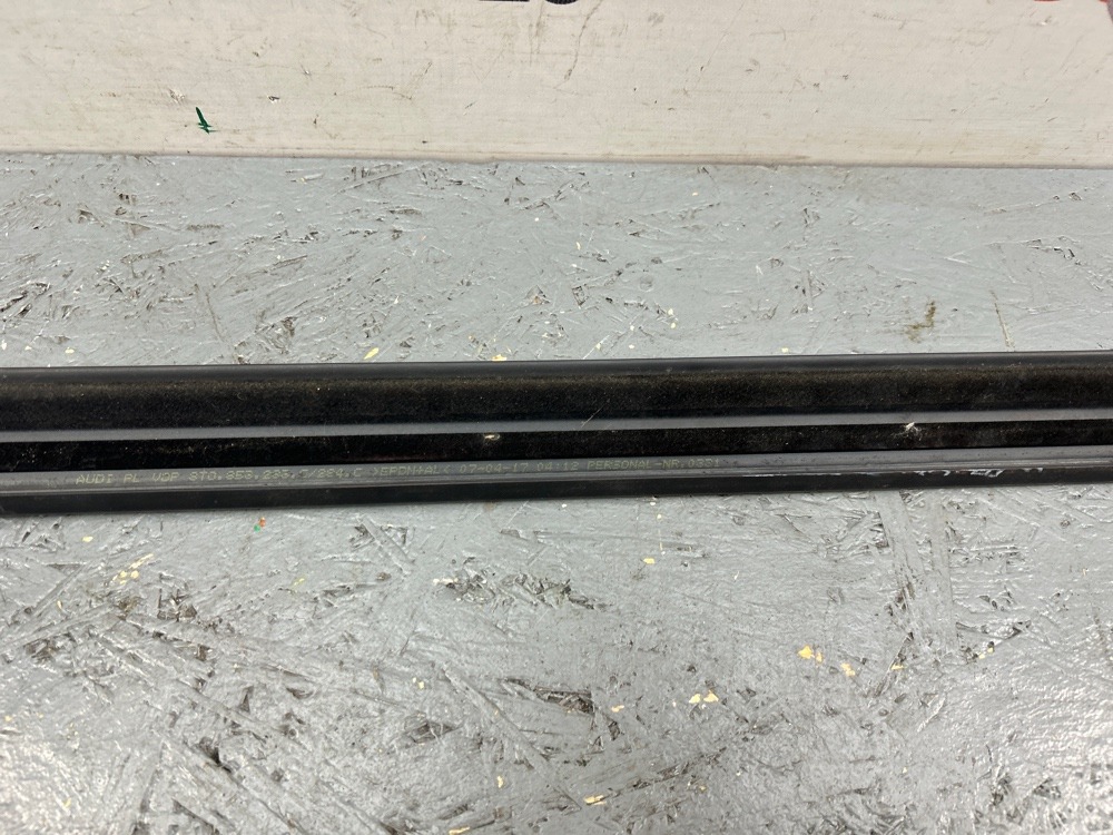 Молдинг стекла левый A5 24.07.2012 Молдинг стекла левый A5 24.07.2012