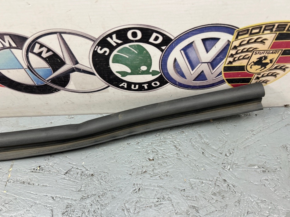 Уплотнение капота A6 2012 Уплотнение капота A6 2012