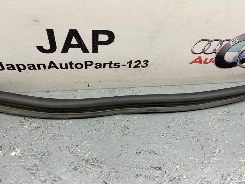 Уплотнение капота Audi A6 Уплотнение капота Audi A6