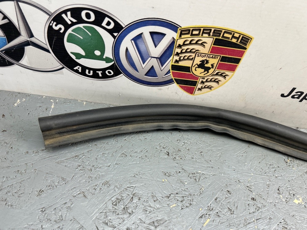 Уплотнение капота A6 2012 Уплотнение капота A6 2012