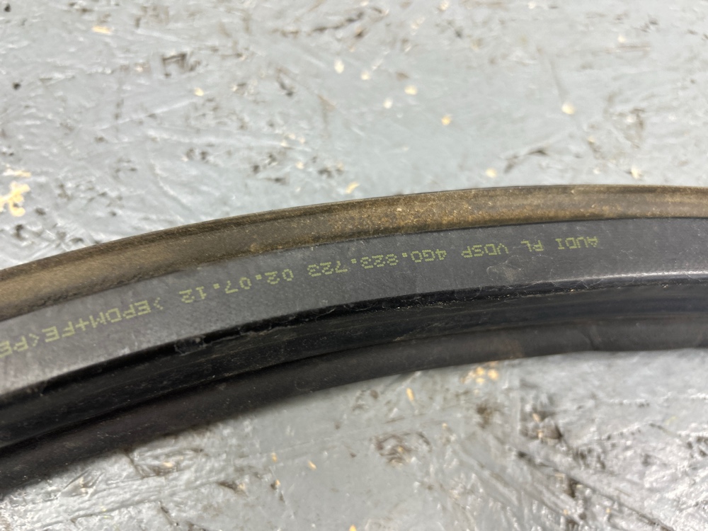 Уплотнение капота A6 2012 Уплотнение капота A6 2012