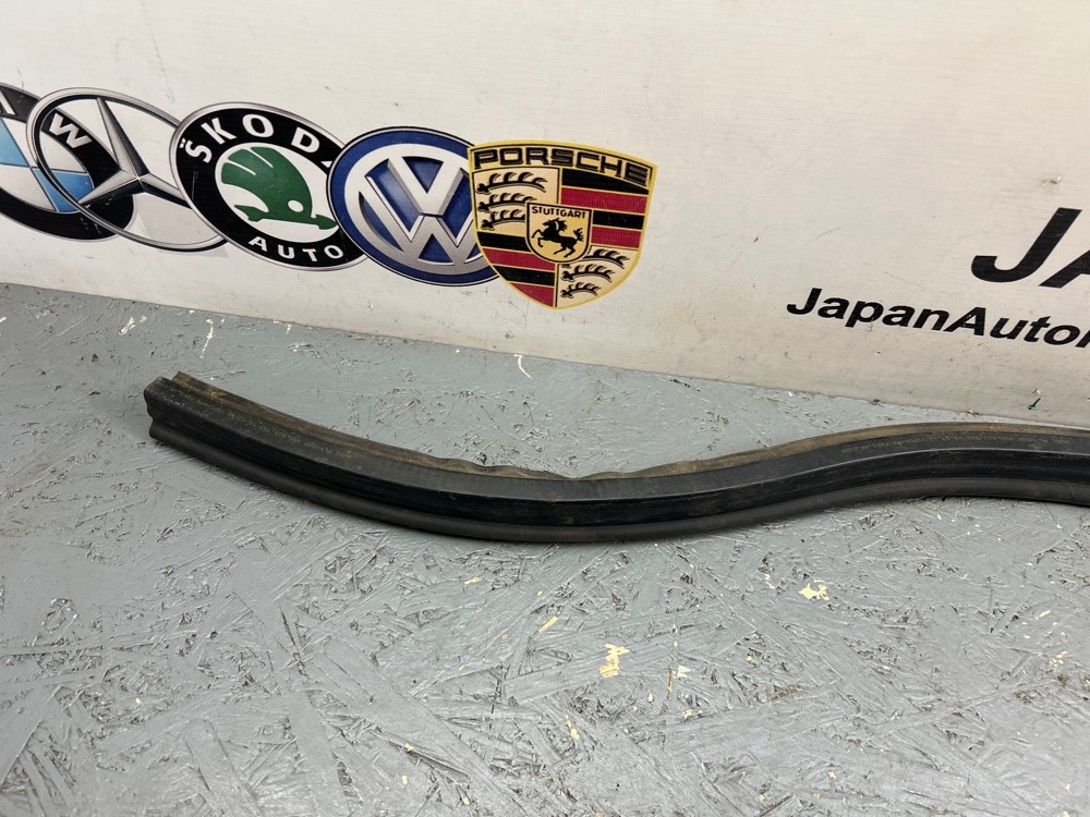 Уплотнение капота A6 2012 Уплотнение капота A6 2012