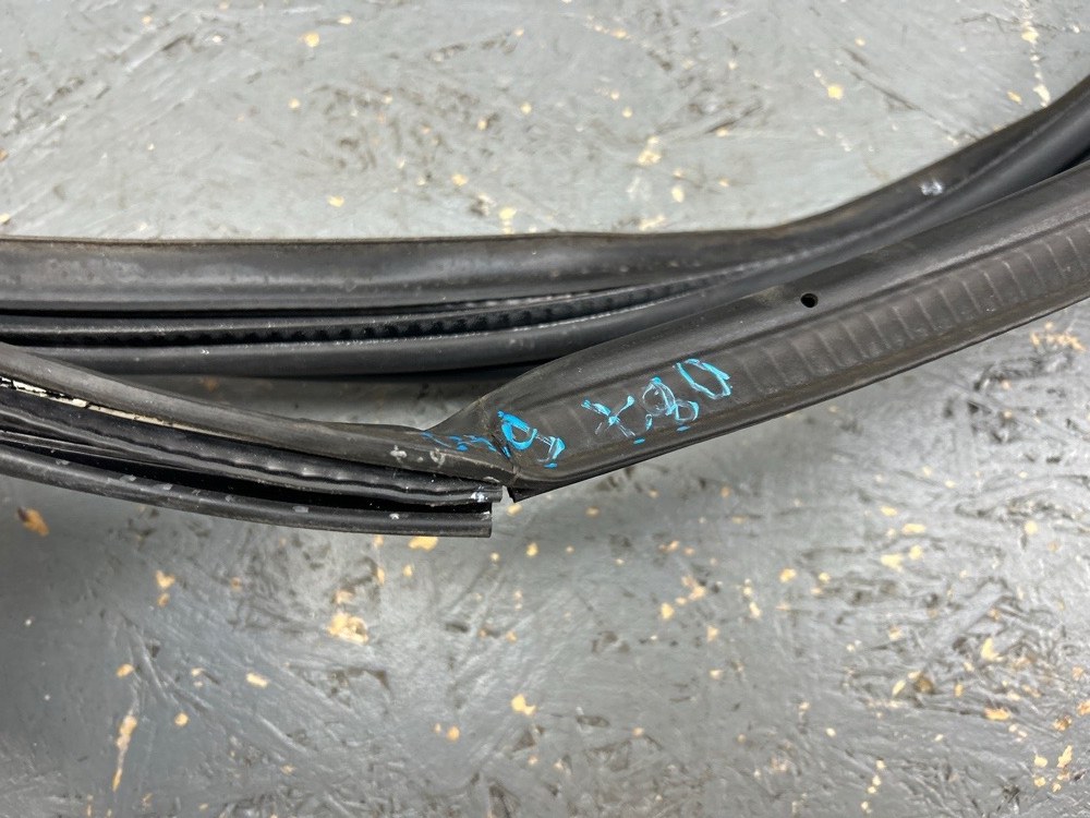 Уплотнение багажника A6 2012 Уплотнение багажника A6 2012