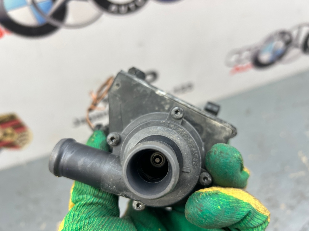 Насос водяной Audi A4