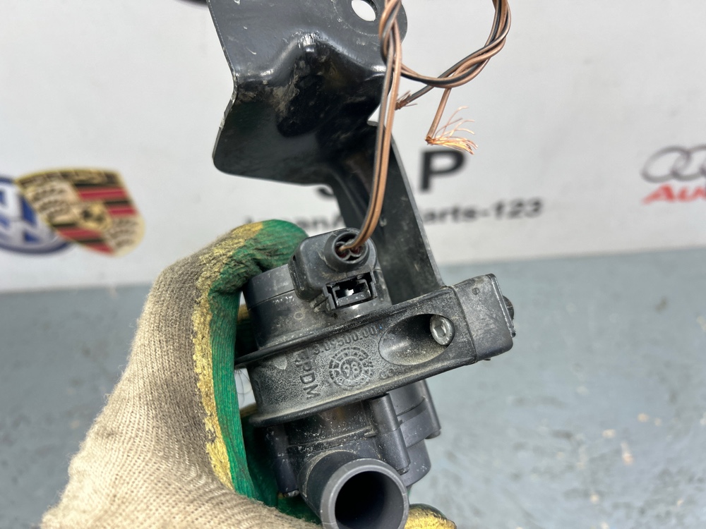 Насос водяной A4 2009