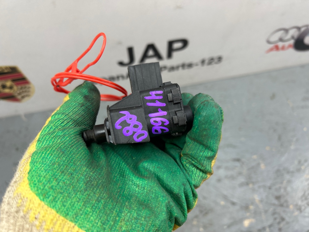 Активатор лючка бензобака A4 2009