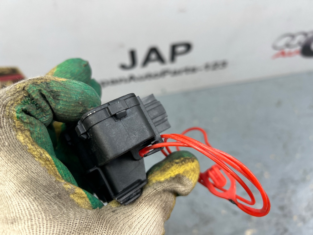 Активатор лючка бензобака A4 2009