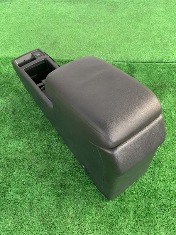 Подлокотник передний Subaru Impreza GP2 FB16