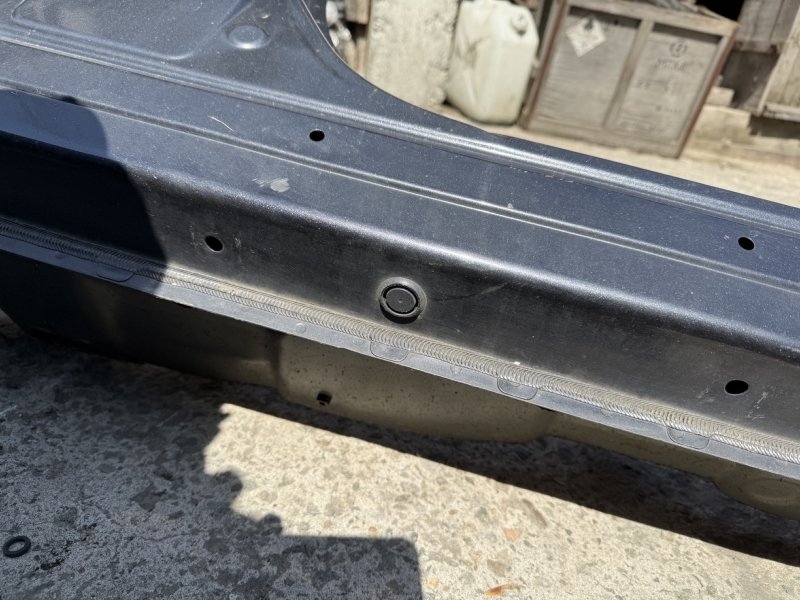 Порог кузова правый Levorg 2015 VM4