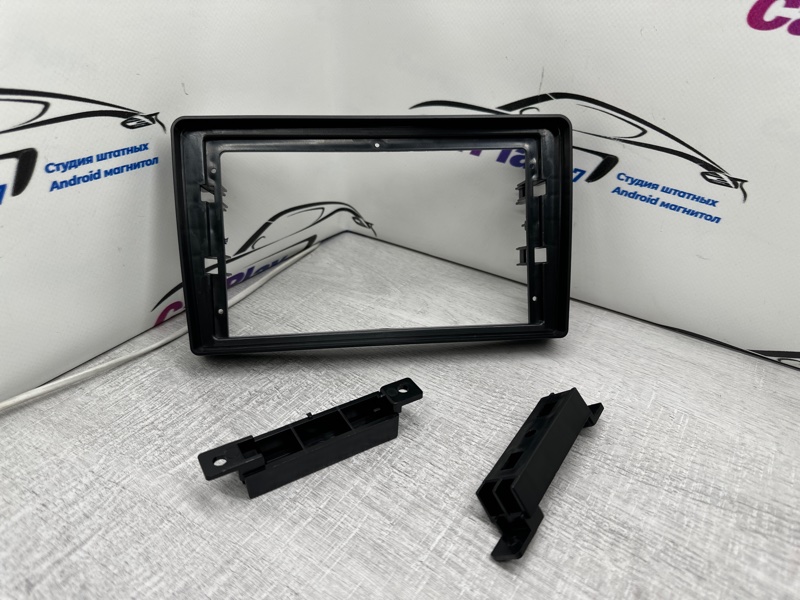 Переходная рамка магнитолы Volkswagen Touareg 2003-2010 vw082n новая