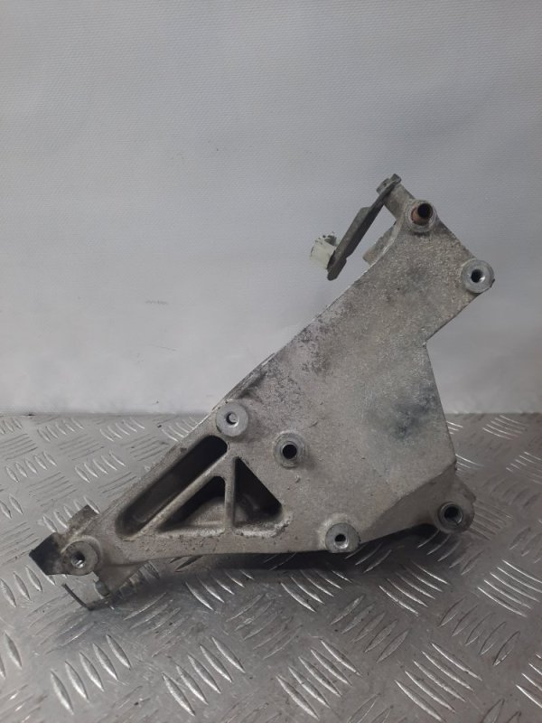Кронштейн генератора Fiat Punto 2 2004 1.2 188A4000 46820385 контрактная