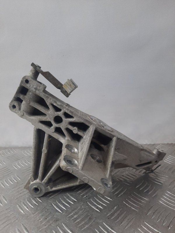 Кронштейн генератора Fiat Punto 2 1.2 188A4000