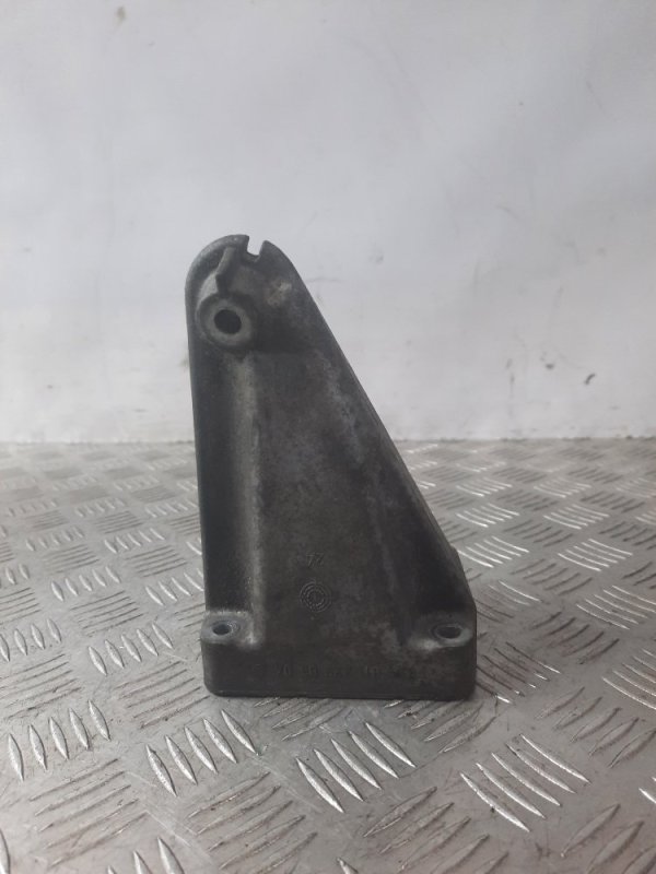 Кронштейн двигателя Mercedes-Benz C-Class 2003 2.2 611962 A6112230804 контрактная