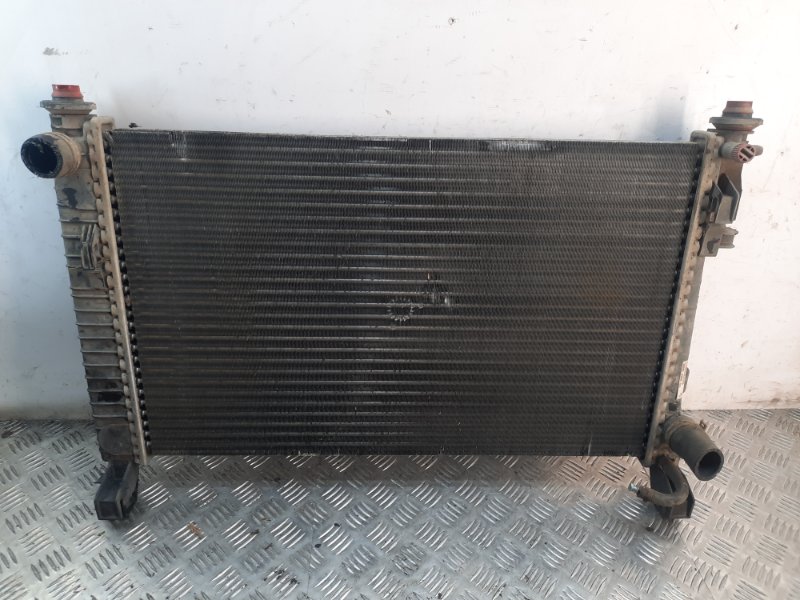 Радиатор (основной) Mercedes-Benz A-Class 2006 Хэтчбэк 5 дв. 2.0 640942 A1695001404 контрактная