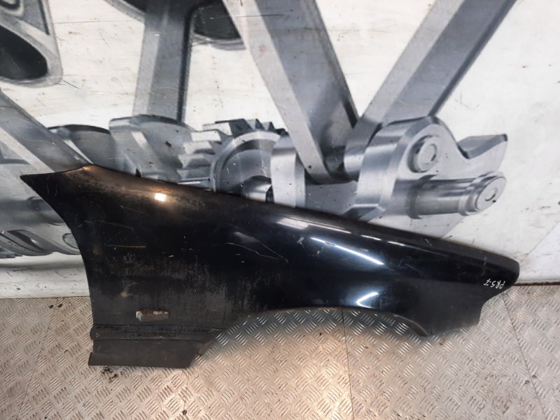 Крыло переднее правое C-Class 1997 седан 2.2