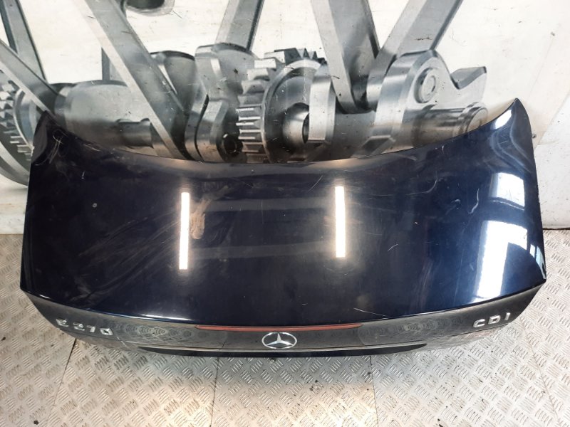 Крышка багажника E-Class 2004 седан