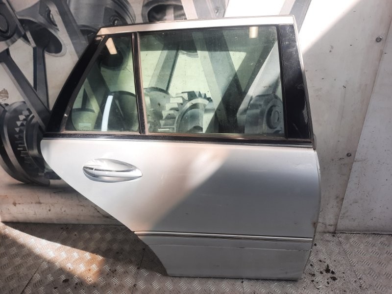 Запчасть дверь задняя правая Mercedes-Benz C-Class 2006 Универсал Б/У Дверь задняя правая Mercedes-Benz C-Class 2006 Универсал Б/У