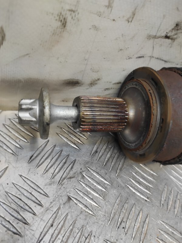 Полуось (приводной вал правый CLA 2015 седан 1.6 270910