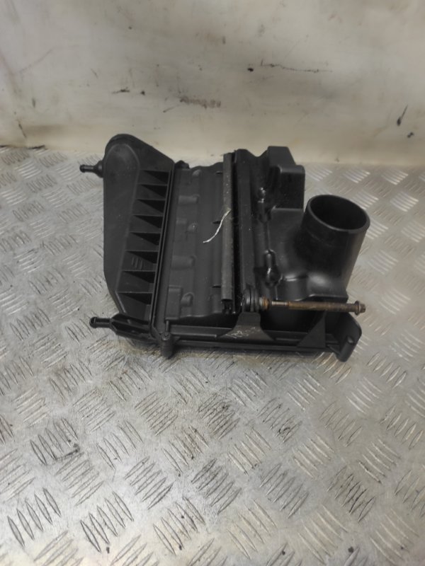 Корпус воздушного фильтра M-Class 2006 Внедорожник 3.2 642940