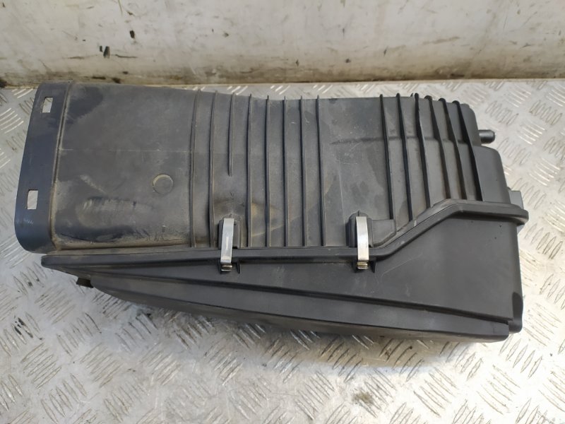 Корпус воздушного фильтра C-Class W204 2008 Седан 2.2 646.811