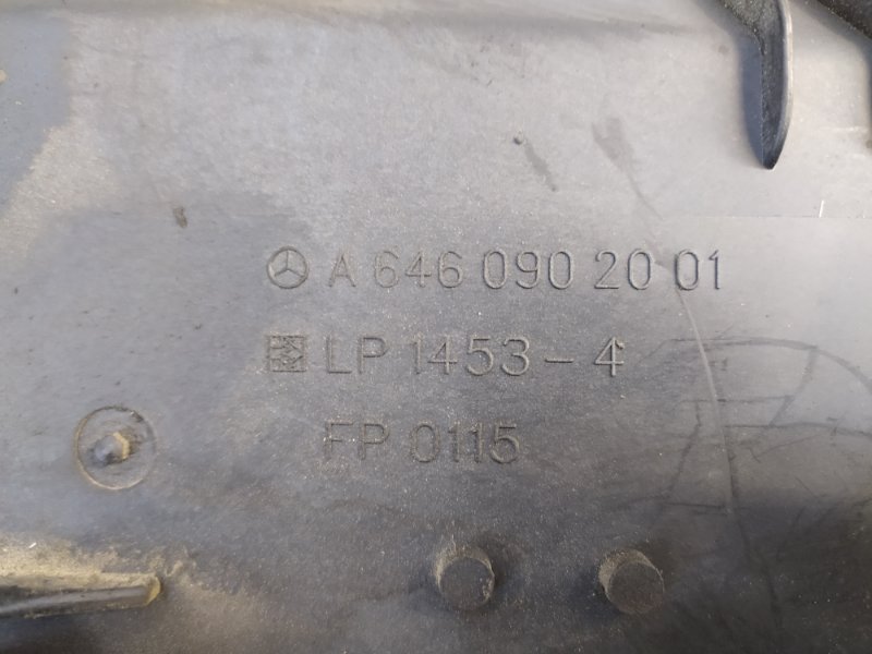 Корпус воздушного фильтра C-Class W204 2008 Седан 2.2 646.811