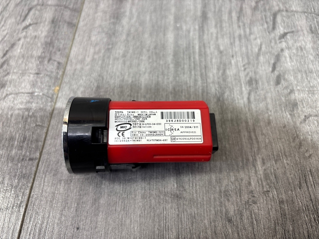 Кнопка старт-стоп Toyota Vitz SCP90 2SZ-FE