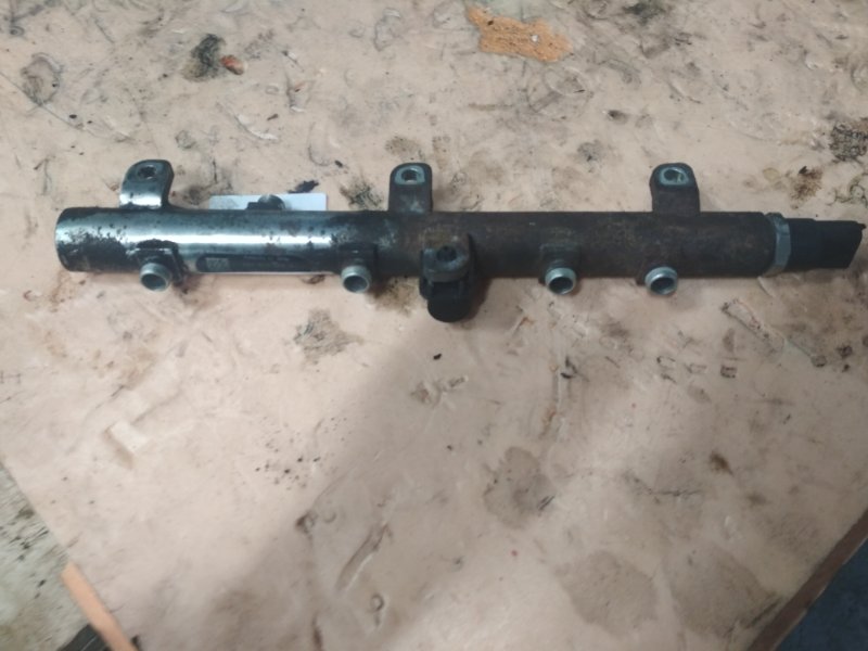 снятие топливной рампы ивеко дейли 3. 0 дизель. топливная рампа ивеко дейли. 0 дизель. топливная трубка рампы iveco daily 2018.