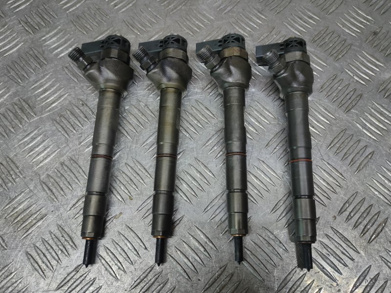 Форсунка топливная Volkswagen Golf 6 2.0TDI (б/у)