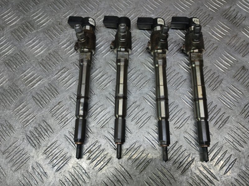 Форсунка топливная Volkswagen Golf 6 2.0TDI (б/у)
