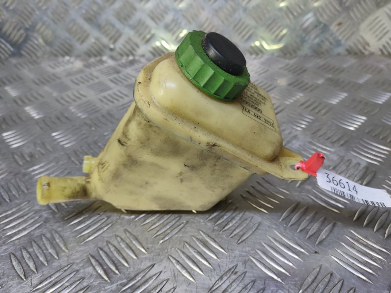 Бачок VAG (б/у) Бачок VAG (б/у)
